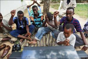 Obama Kutip Qur'an Fans di Mogadishu Somalia Gembira (http://news.bbc.co.uk)